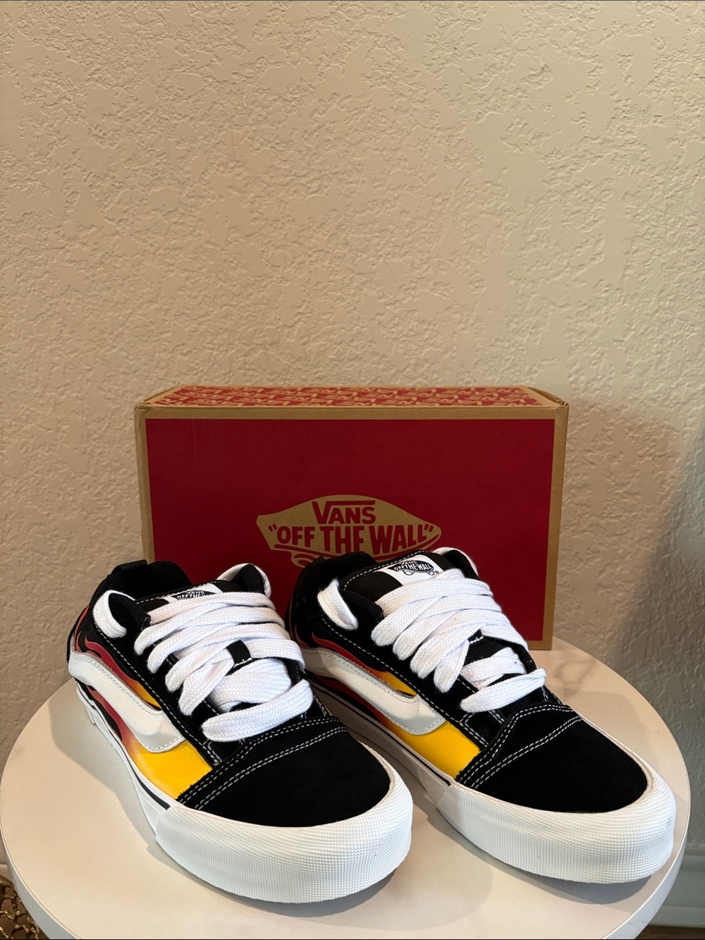 NWT Vans 6.5 Juniors Low-Top Sneakers in Black,& Red